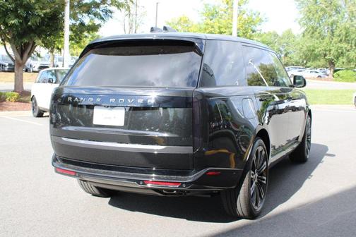 Santorini Black 2027 Land Rover Range Rover SE