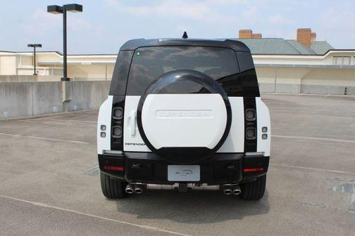 2025 Land Rover Defender P500 V8