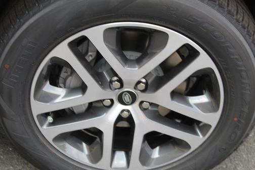 2025 Land Rover Defender 130 P400 X-Dynamic SE