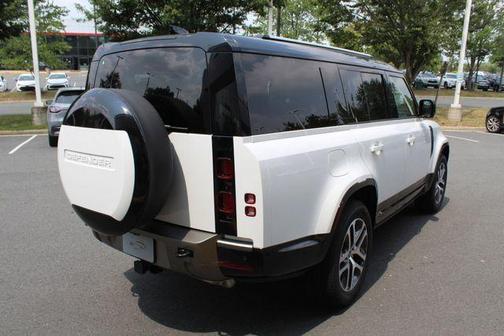 2025 Land Rover Defender 130 P400 X-Dynamic SE