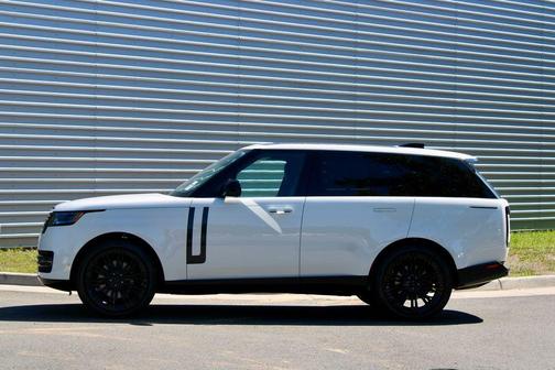Fuji White 2026 Land Rover Range Rover P400 SE SWB