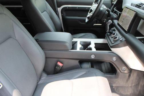 2025 Land Rover Defender P500 X-Dynamic SE