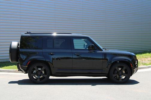 Santorini Black Metallic 2026 Land Rover Defender P400 X-Dynamic SE