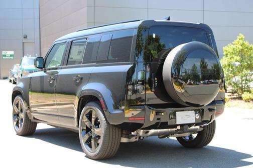 Santorini Black Metallic 2026 Land Rover Defender P400 X-Dynamic SE