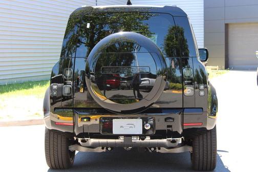 Santorini Black Metallic 2026 Land Rover Defender P400 X-Dynamic SE