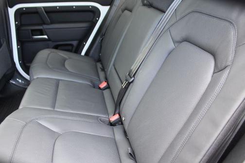 2026 Land Rover Defender 110 P525 V8