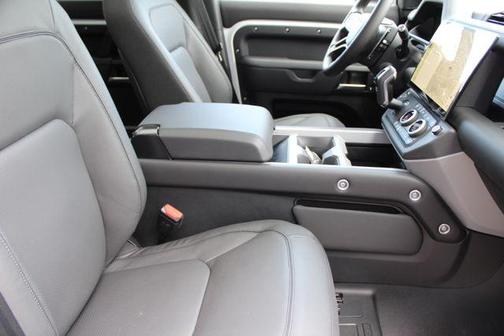 2026 Land Rover Defender 110 P525 V8