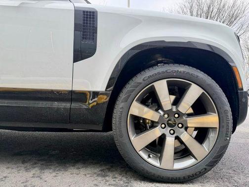 2026 Land Rover Defender 110 P525 V8