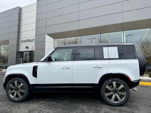 2026 Land Rover Defender 110 P525 V8