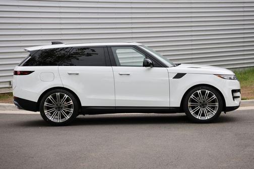 Fuji White 2026 Land Rover Range Rover Sport P360 SE