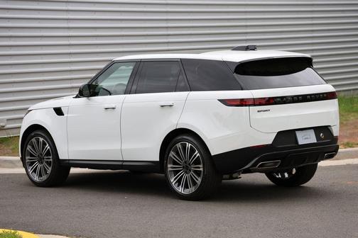 Fuji White 2026 Land Rover Range Rover Sport P360 SE