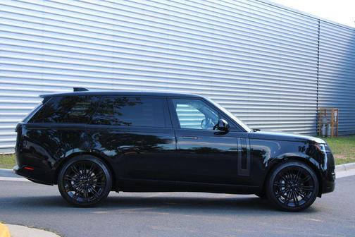 Santorini Black 2026 Land Rover Range Rover P400 SE LWB 7 Seat