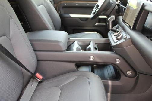 2025 Land Rover Defender P300 S