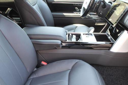 2025 Land Rover Range Rover P530 SE