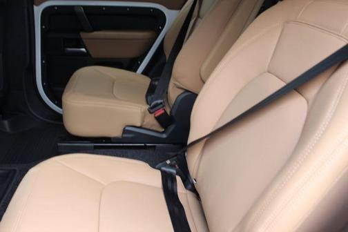 2025 Land Rover Defender 130 P400 X-Dynamic SE