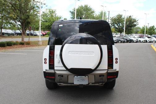 2025 Land Rover Defender 130 P400 X-Dynamic SE