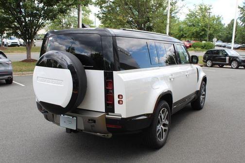2025 Land Rover Defender 130 P400 X-Dynamic SE