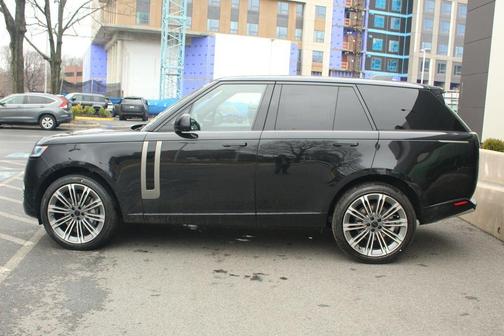 Santorini Black 2026 Land Rover Range Rover P400 SE SWB