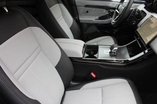 2026 Land Rover Range Rover Evoque Dynamic SE