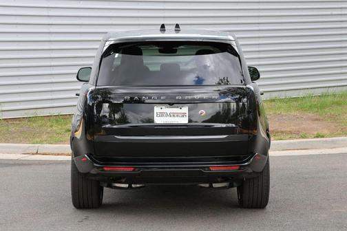 Santorini Black 2026 Land Rover Range Rover P400 SE