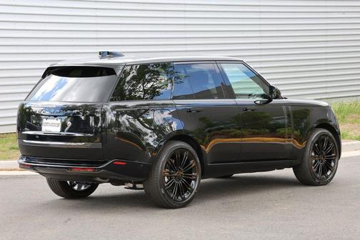 Santorini Black 2026 Land Rover Range Rover P400 SE