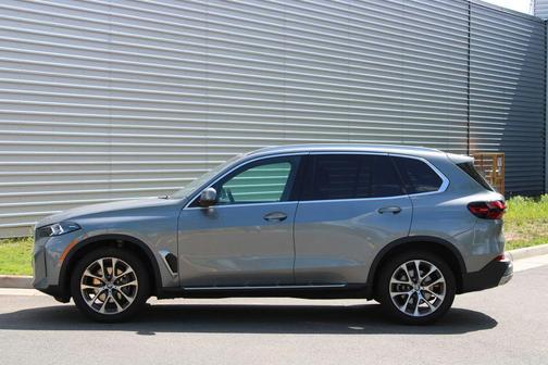 Gray Metallic 2026 BMW X5 xDrive40i