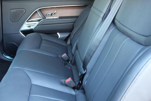 2026 Land Rover Range Rover P530 SE LWB 7 Seat
