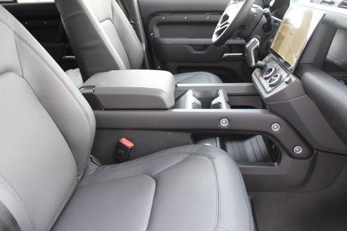 2026 Land Rover Defender 110 X-Dynamic SE