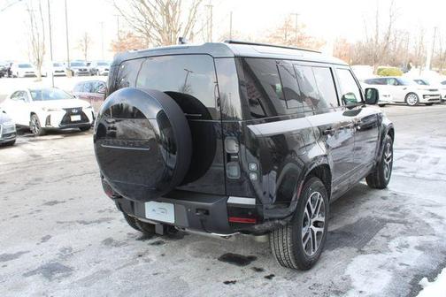 2026 Land Rover Defender 110 X-Dynamic SE