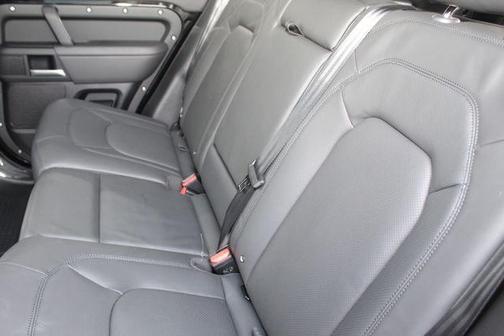 2026 Land Rover Defender 110 X-Dynamic SE