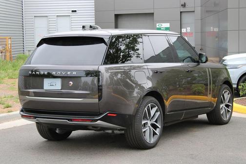 Charente Grey 2025 Land Rover Range Rover P550e SE