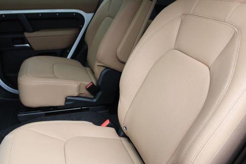 2026 Land Rover Defender 130 P400 X-Dynamic SE