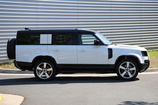 Fuji White 2026 Land Rover Defender 130 P400 X-Dynamic SE