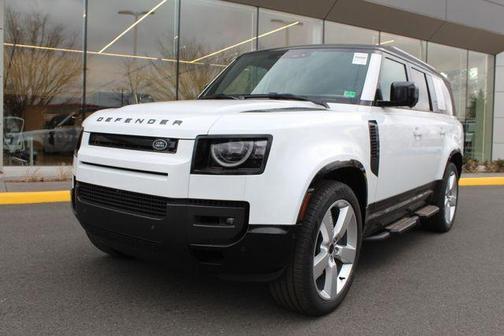 2026 Land Rover Defender 130 P400 X-Dynamic SE