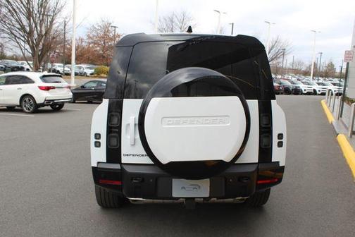 2026 Land Rover Defender 130 P400 X-Dynamic SE