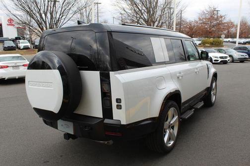 2026 Land Rover Defender 130 P400 X-Dynamic SE