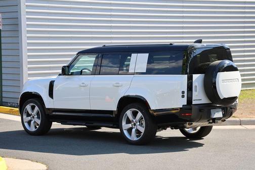 Fuji White 2026 Land Rover Defender 130 P400 X-Dynamic SE