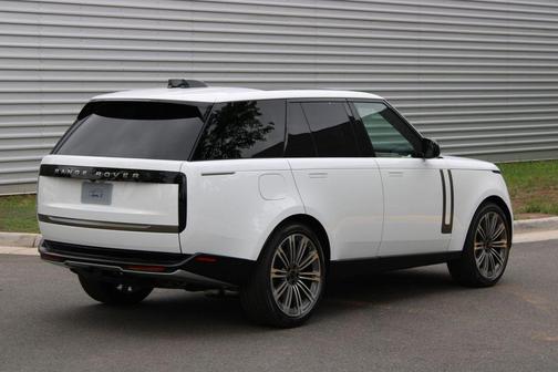 Fuji White 2026 Land Rover Range Rover P530 SE SWB