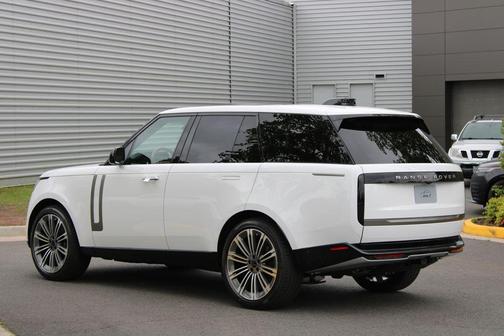 Fuji White 2026 Land Rover Range Rover P530 SE SWB