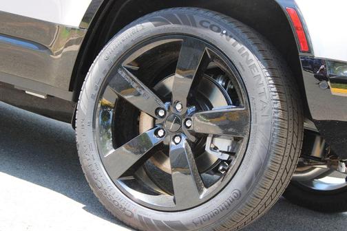 Borasco Grey 2026 Land Rover Defender 110 P500 X-Dynamic SE
