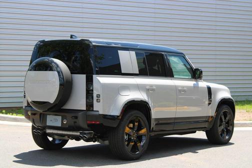 Borasco Grey 2026 Land Rover Defender 110 P500 X-Dynamic SE