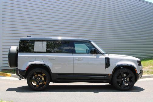 Borasco Grey 2026 Land Rover Defender 110 P500 X-Dynamic SE
