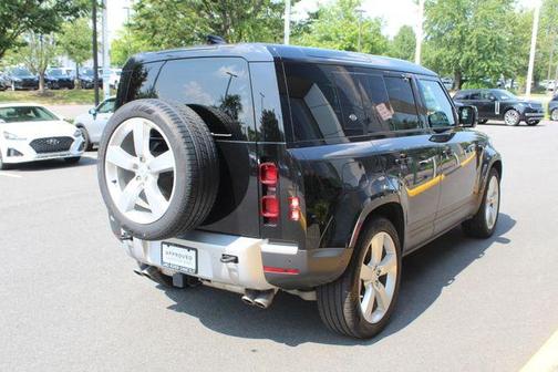 2024 Land Rover Defender P500 SE