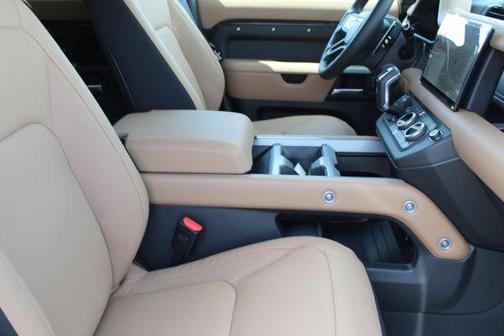 2025 Land Rover Defender 110 P525 V8