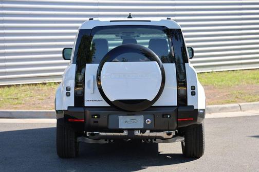 Fuji White 2026 Land Rover Defender 110 P400 X-Dynamic SE