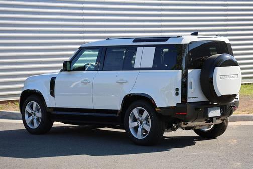 Fuji White 2026 Land Rover Defender 110 P400 X-Dynamic SE