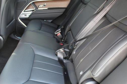 2025 Land Rover Range Rover P530 SE