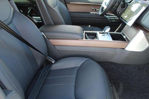 2025 Land Rover Range Rover P530 SE