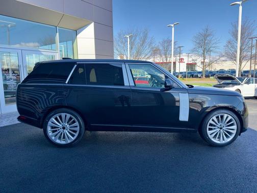 Santorini Black 2026 Land Rover Range Rover P400 SE LWB 7 Seat