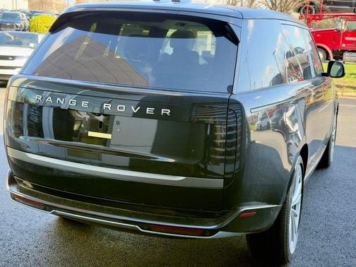 Santorini Black 2026 Land Rover Range Rover P400 SE LWB 7 Seat